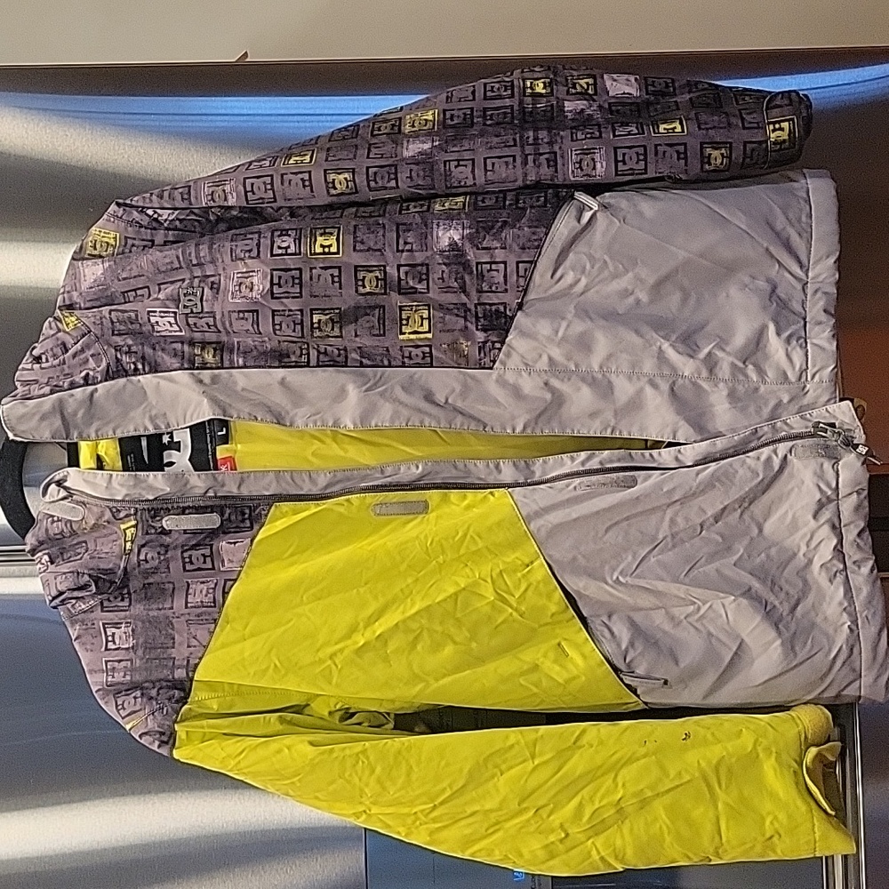 DC Snowboard/Ski Jacket - 10k waterproof - Boys L
